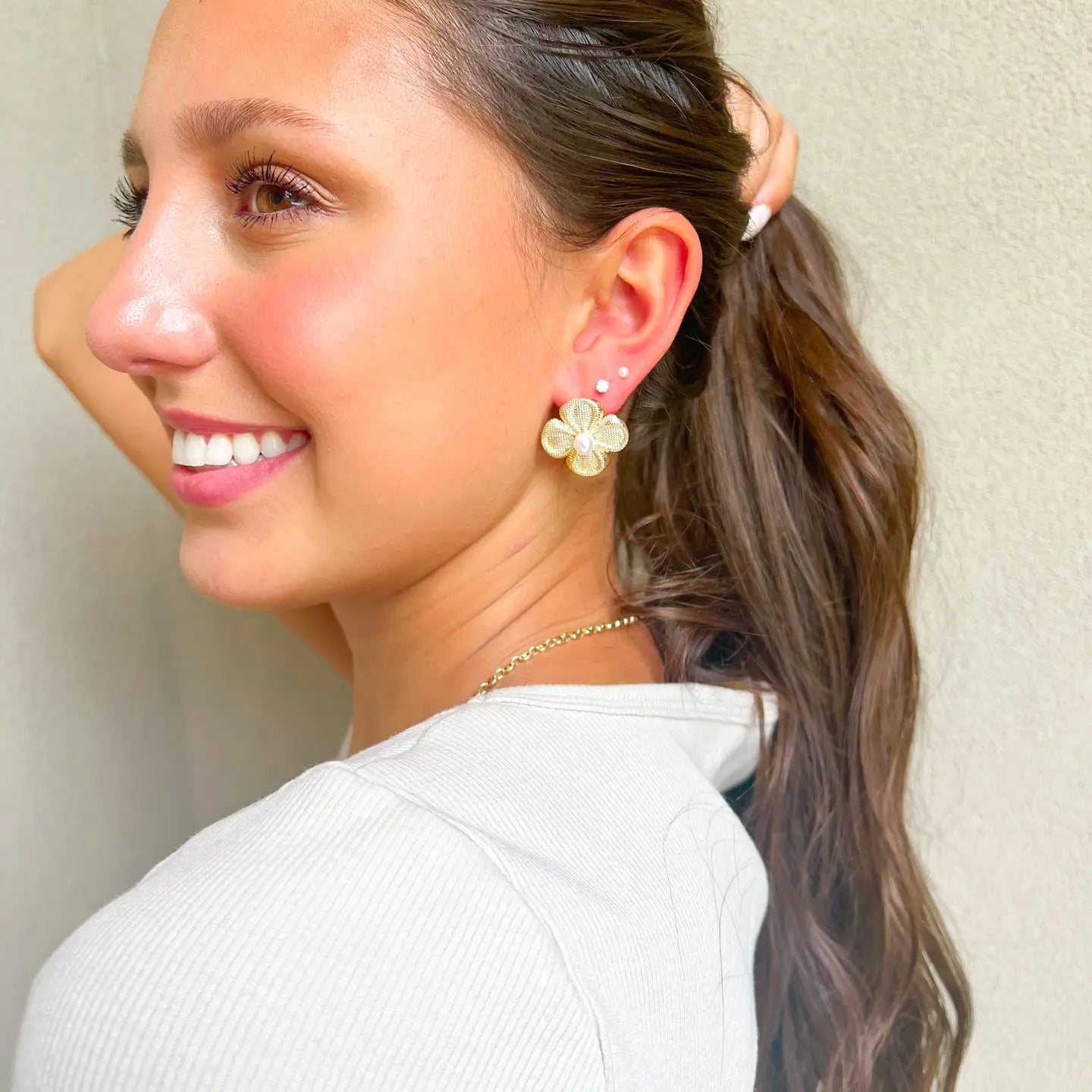 ISLA FLOWER STUDS